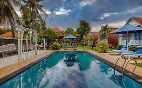 Megaland Bungalow