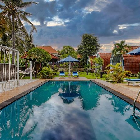 Megaland Bungalow Batununggul Dış mekan fotoğraf